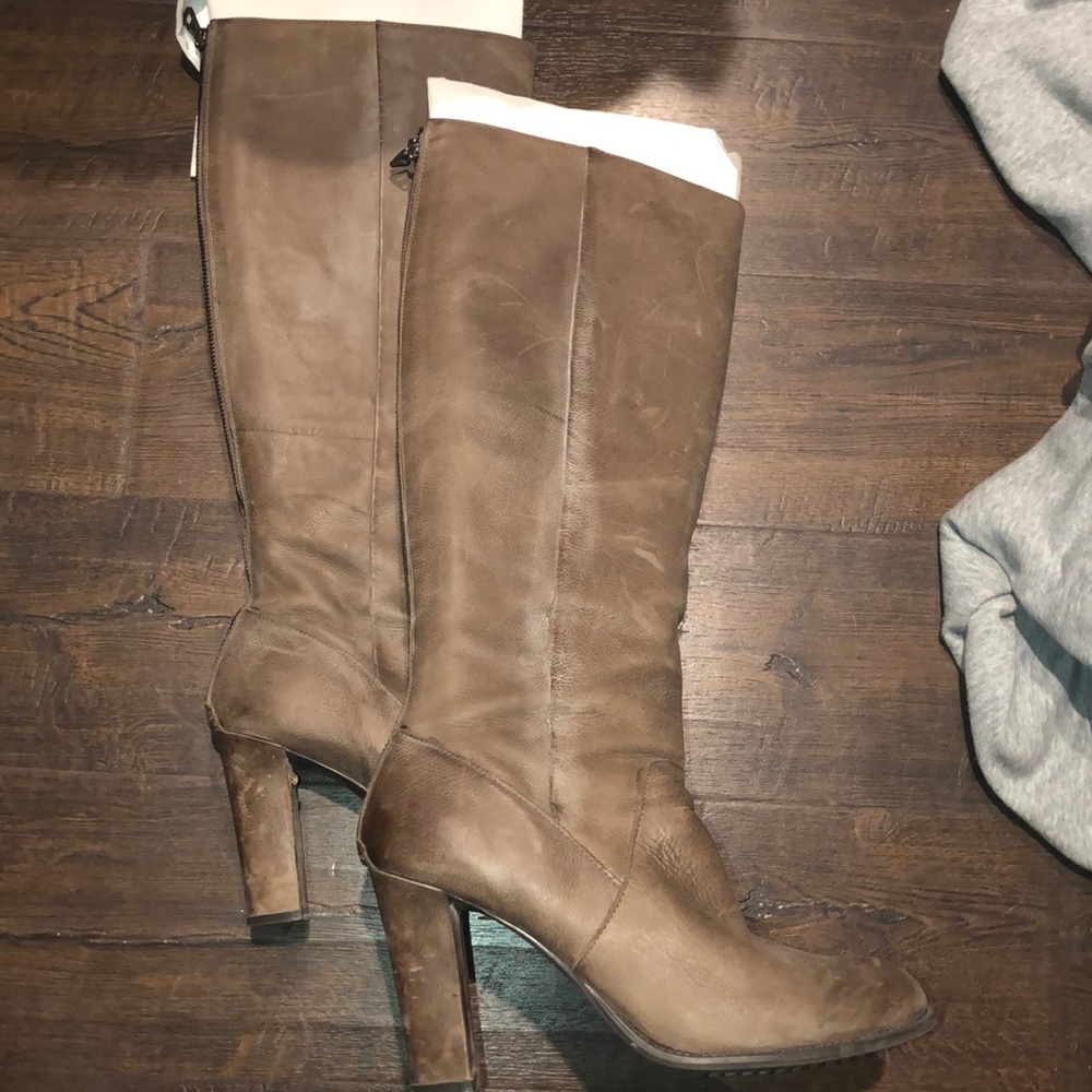 Super sexy high heeled Boots with zip back